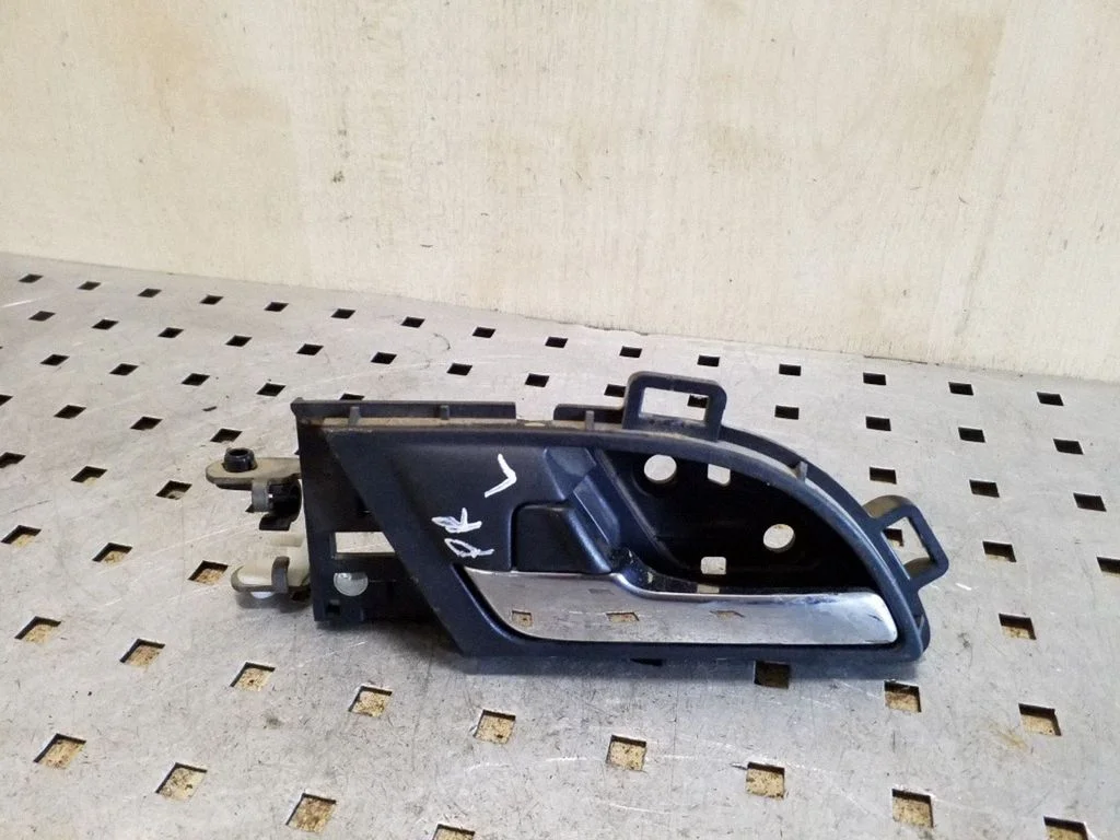 Front door interior handle – Honda CR-V (2007-2012)