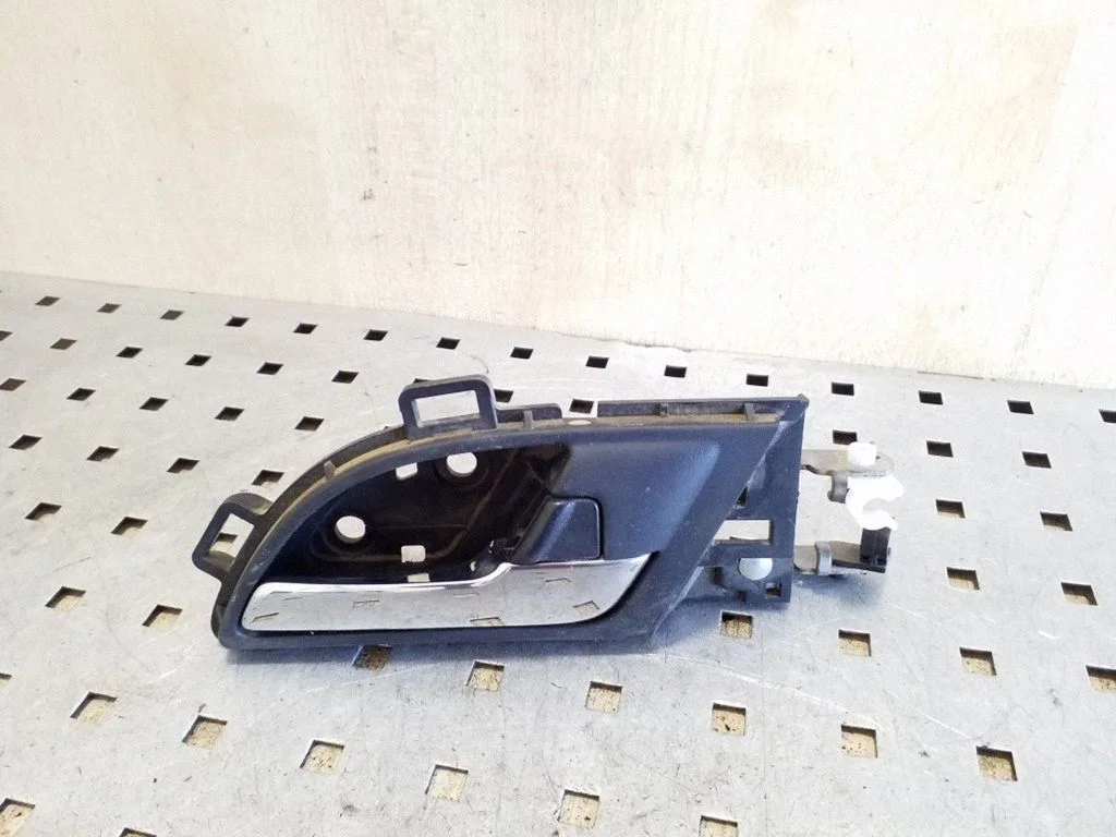 Front door interior handle – Honda CR-V (2007-2012)