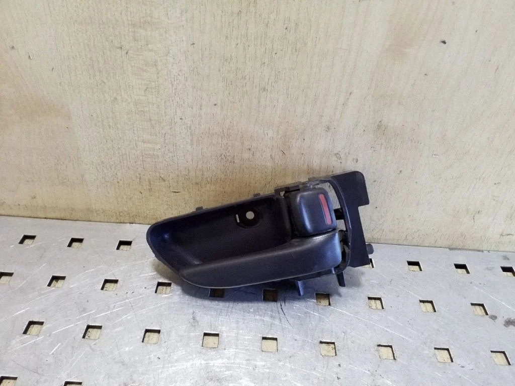 Esiukse sisemine käepide – Subaru Forester SG (2003-2005)