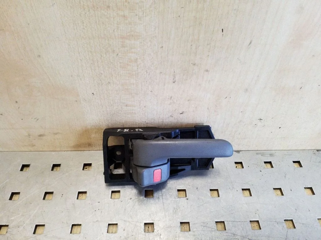 Front door interior handle – right