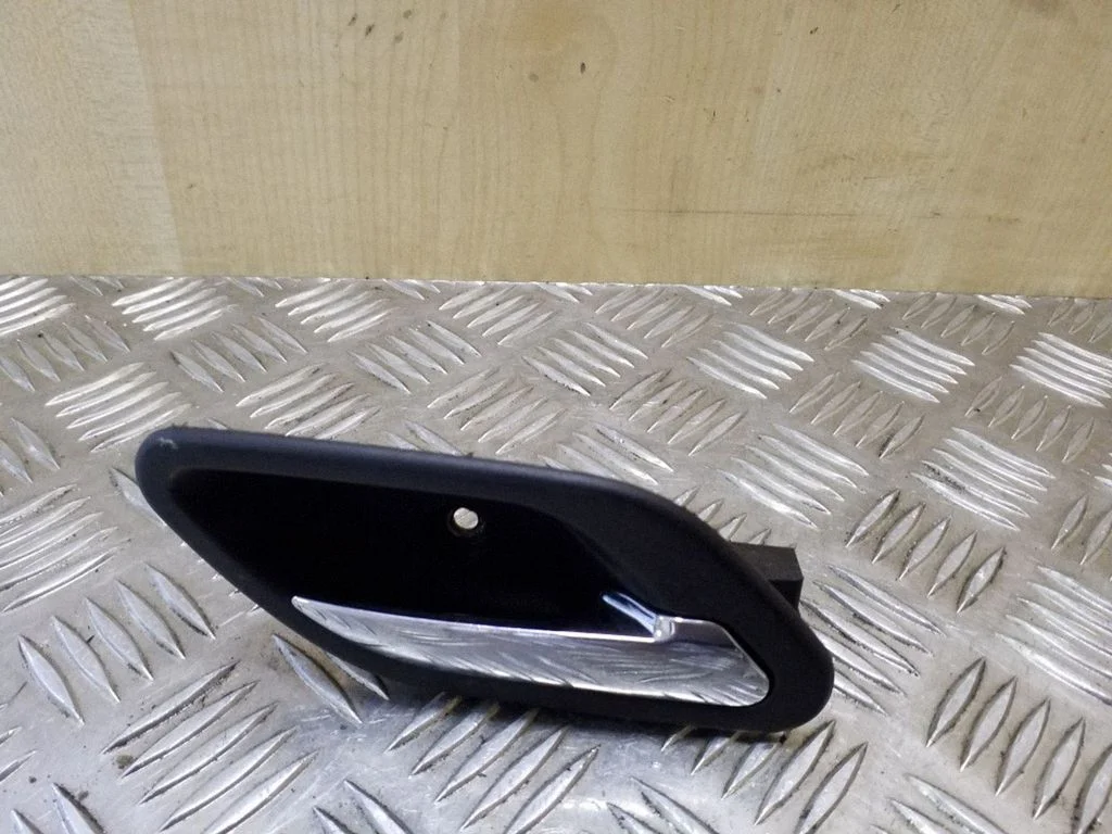 Esiukse sisemine käepide R17032926