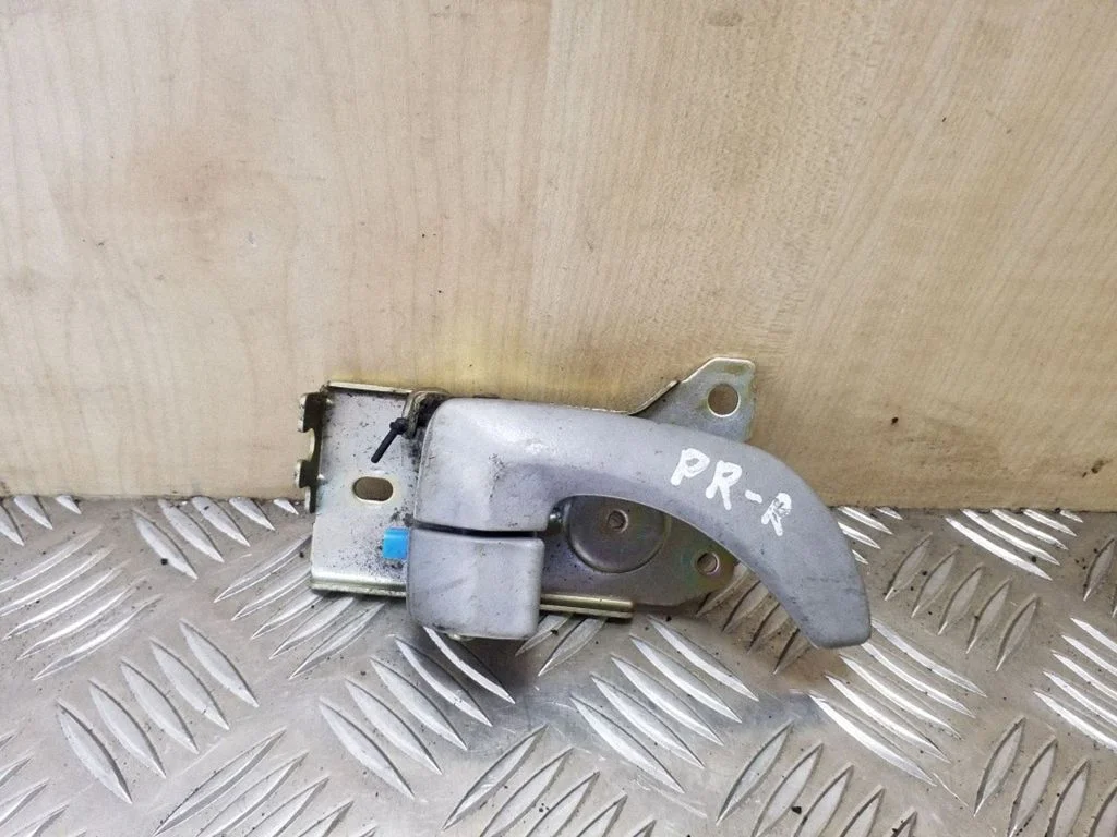 Front door interior handle – right