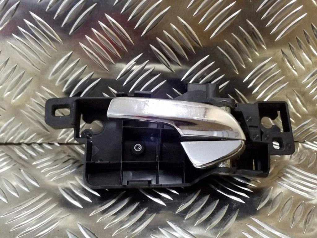 Front door interior handle 6M21U22601