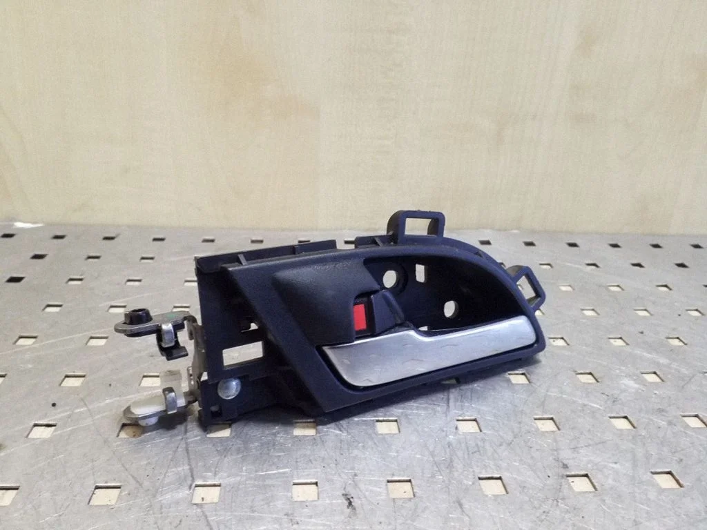Front door interior handle – Honda CR-V (2007-2012)