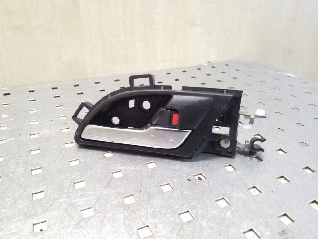 Front door interior handle – Honda CR-V (2007-2012)