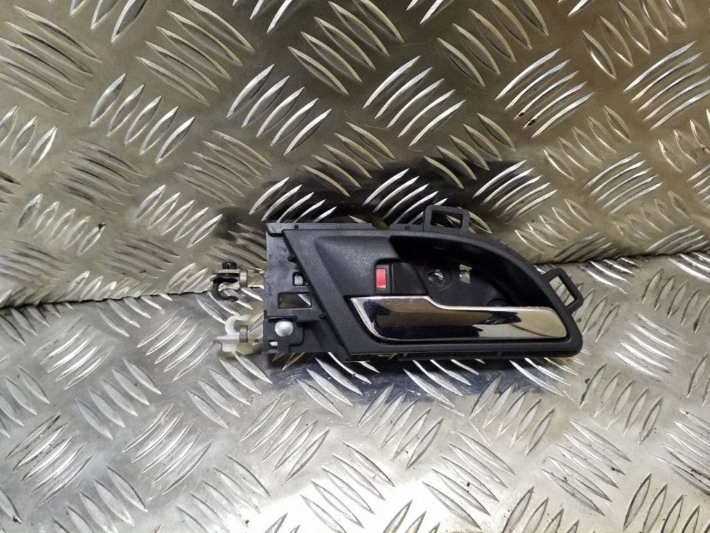 Front door interior handle – Honda CR-V (2007-2012)
