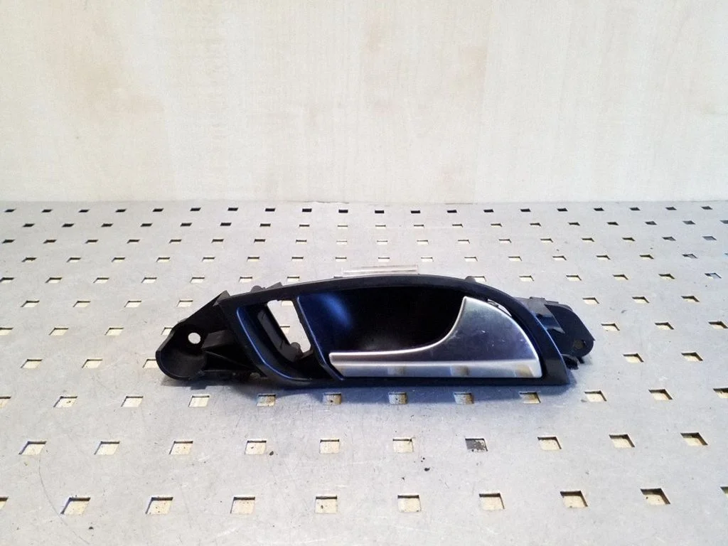 Front door interior handle 4L0837020