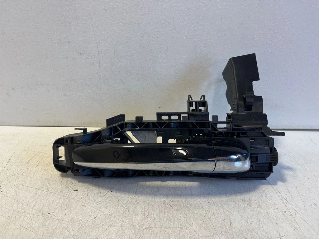 Esiukse välimine käepide A0997602302