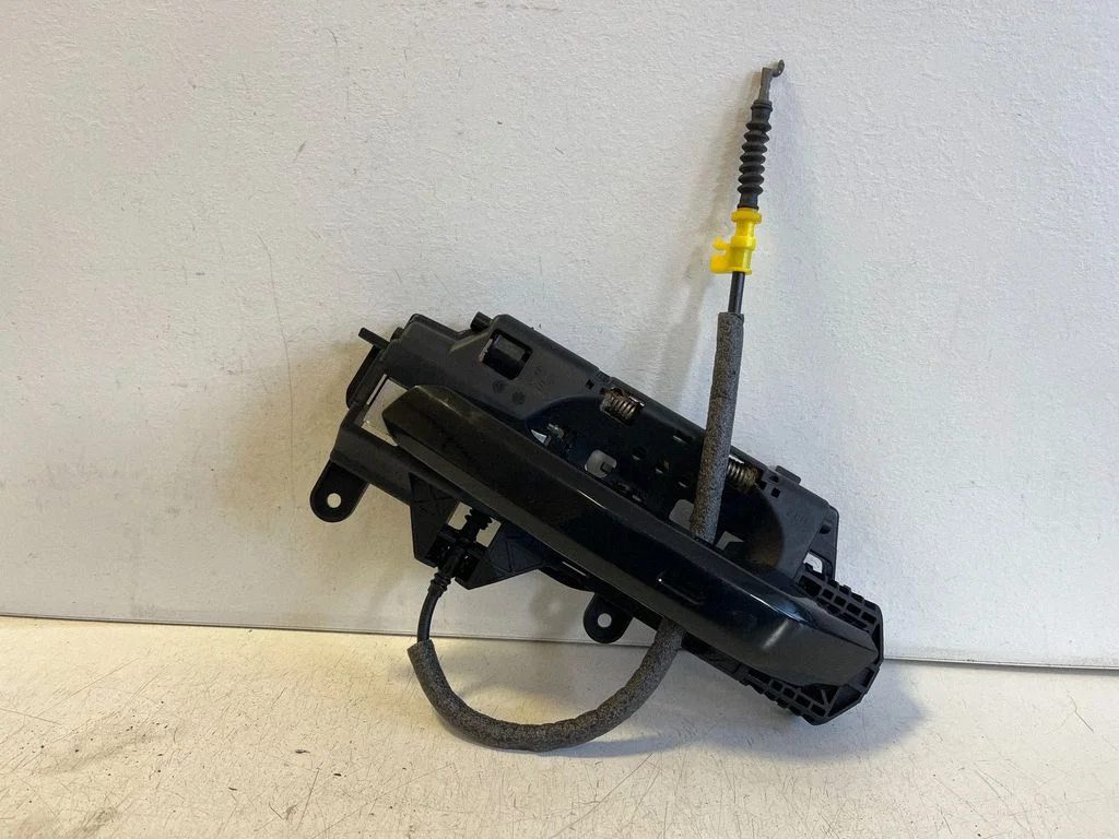 Esiukse välimine käepide 8W01837811A