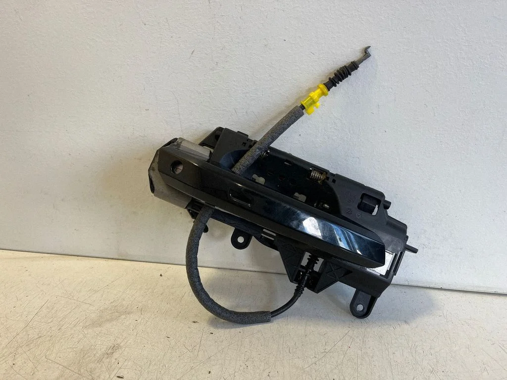 Esiukse välimine käepide 8W02837812A