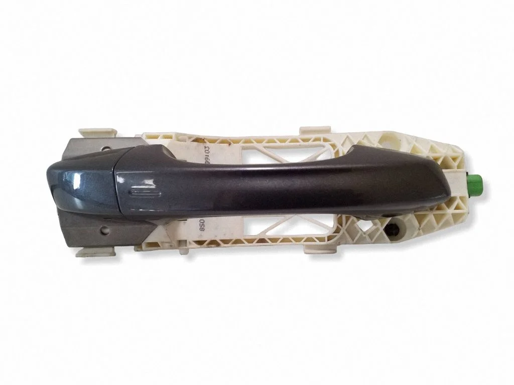 Klamka zewnętrzna drzwi przednich 8S0837885