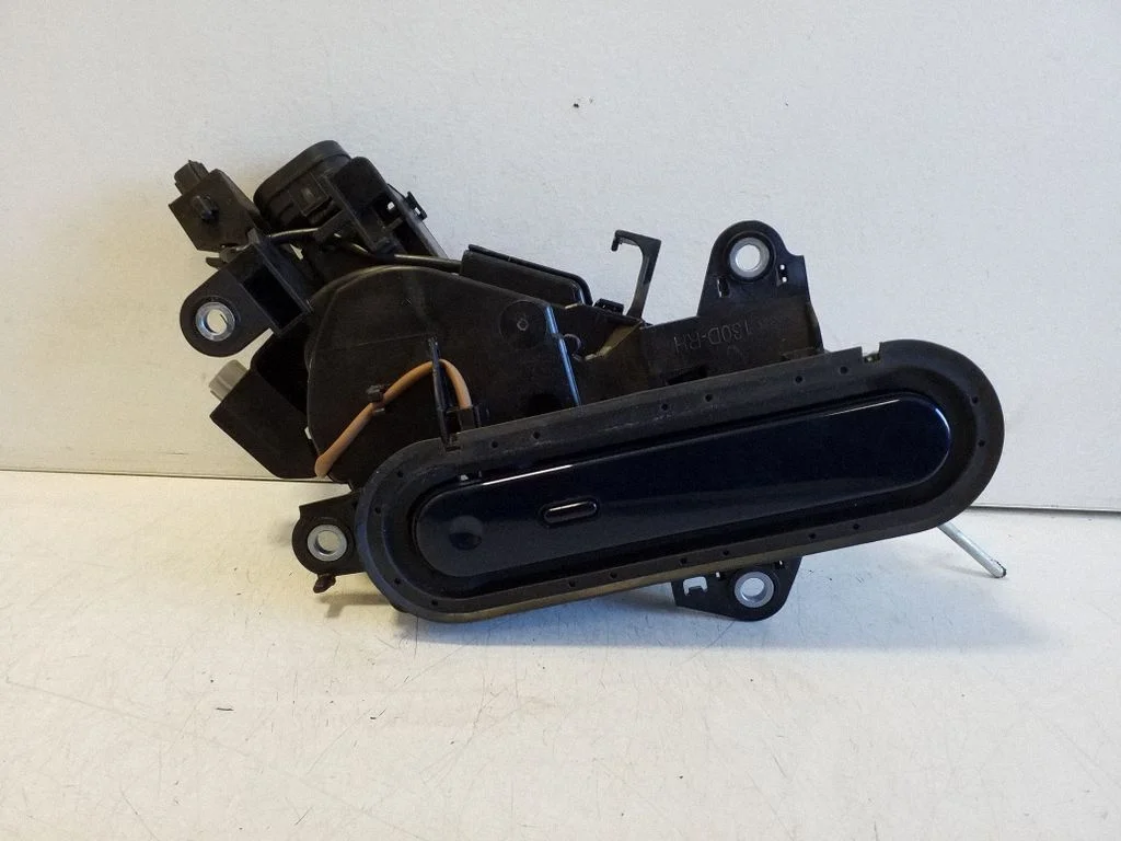 Front door exterior handle – right