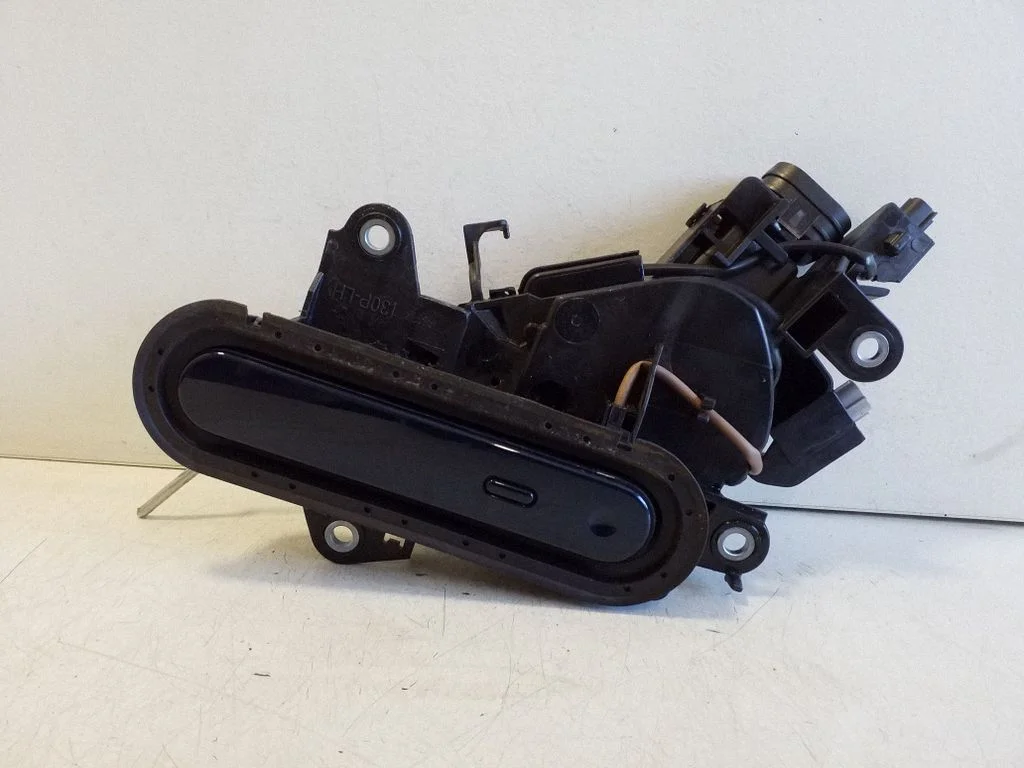 Front door exterior handle – left