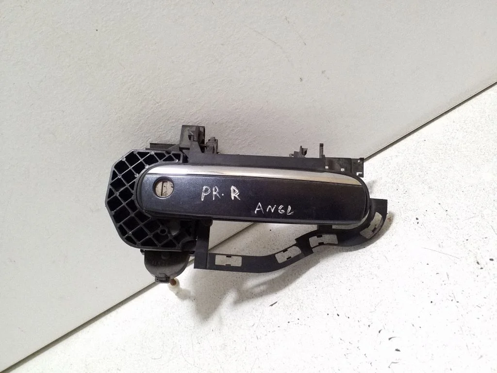 Klamka zewnętrzna drzwi przednich 4F2837276