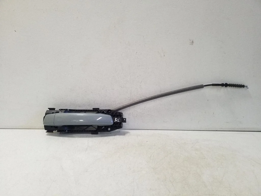 Esiukse välimine käepide 8V0839885