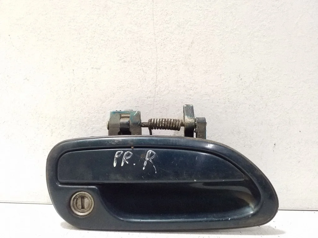 Front door exterior handle – front right