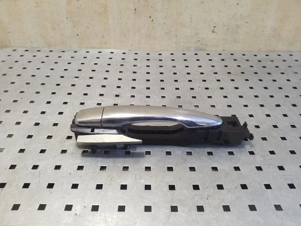Front door exterior handle – left