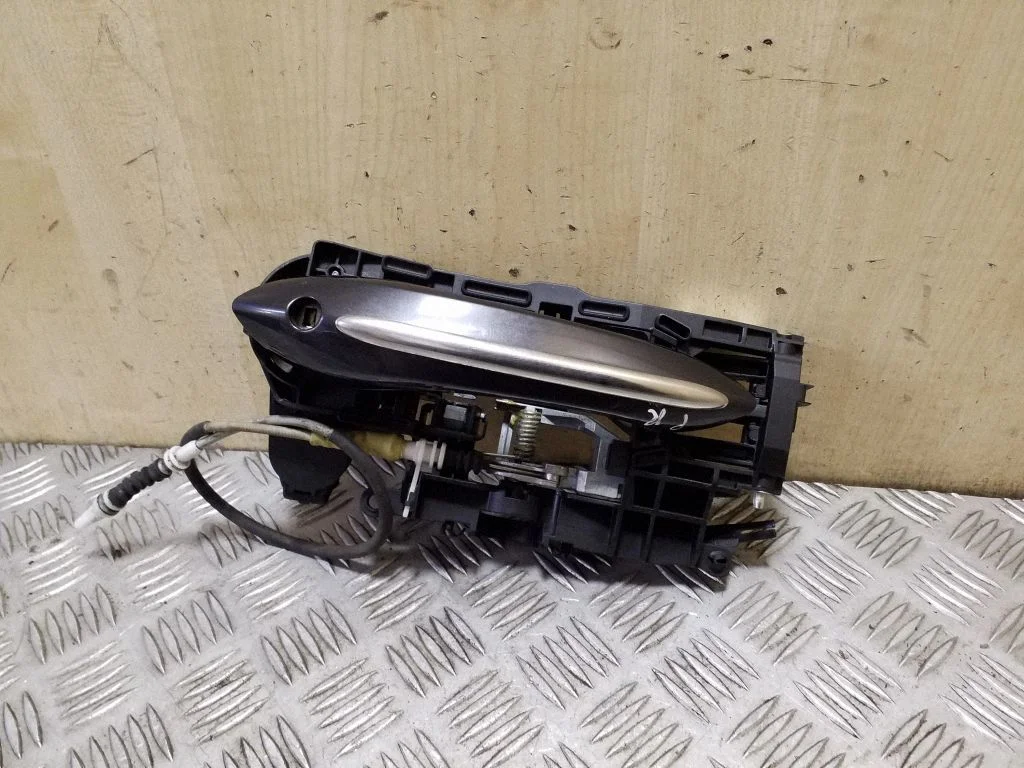 Esiukse välimine käepide – BMW 5-seeria F10 F11 (2009-2016)