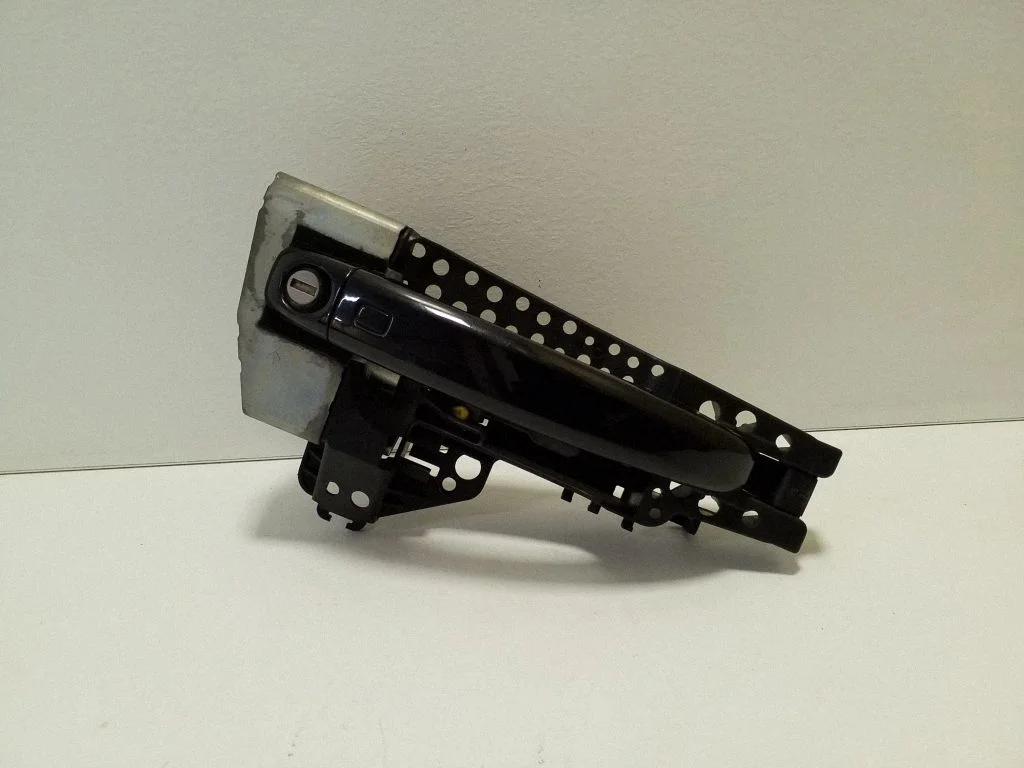 Esiukse välimine käepide 8U2837886