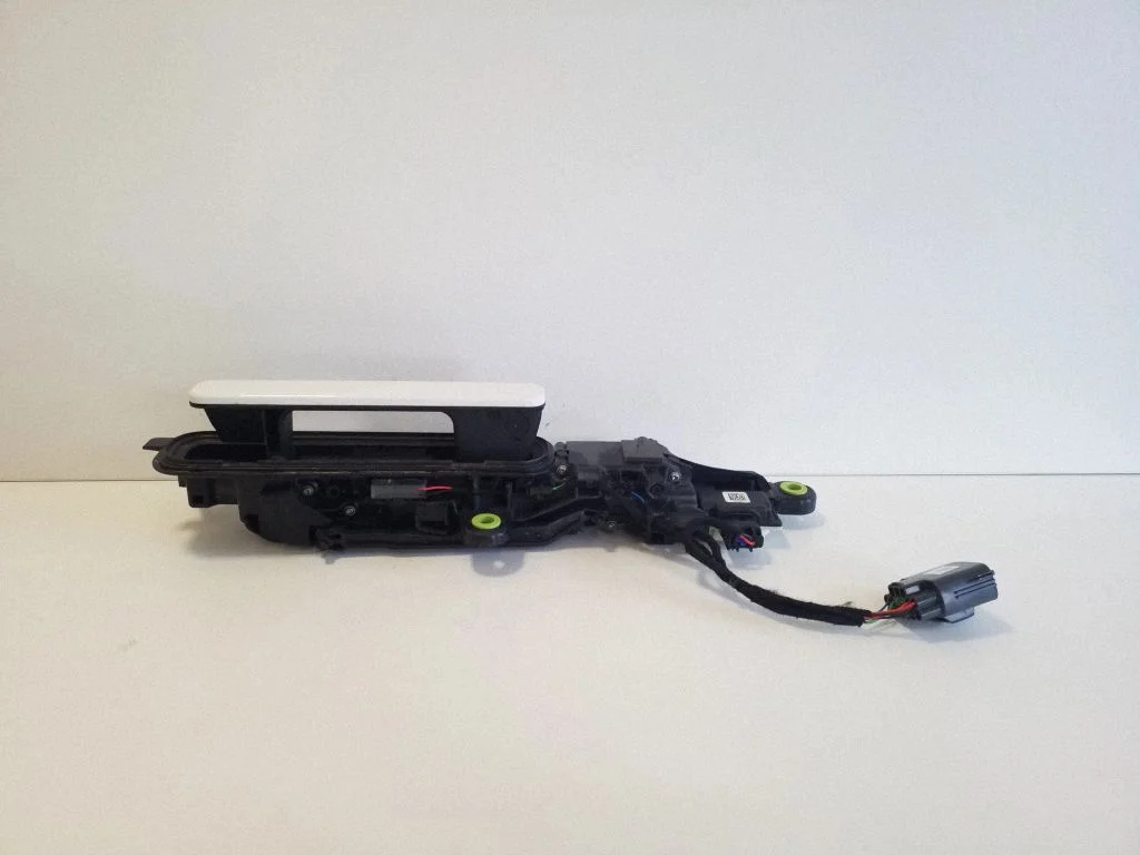 Esiukse välimine käepide L560J8A226600A