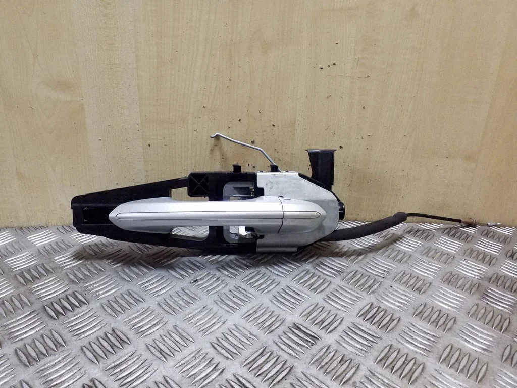 Front door exterior handle ES73F22464DB
