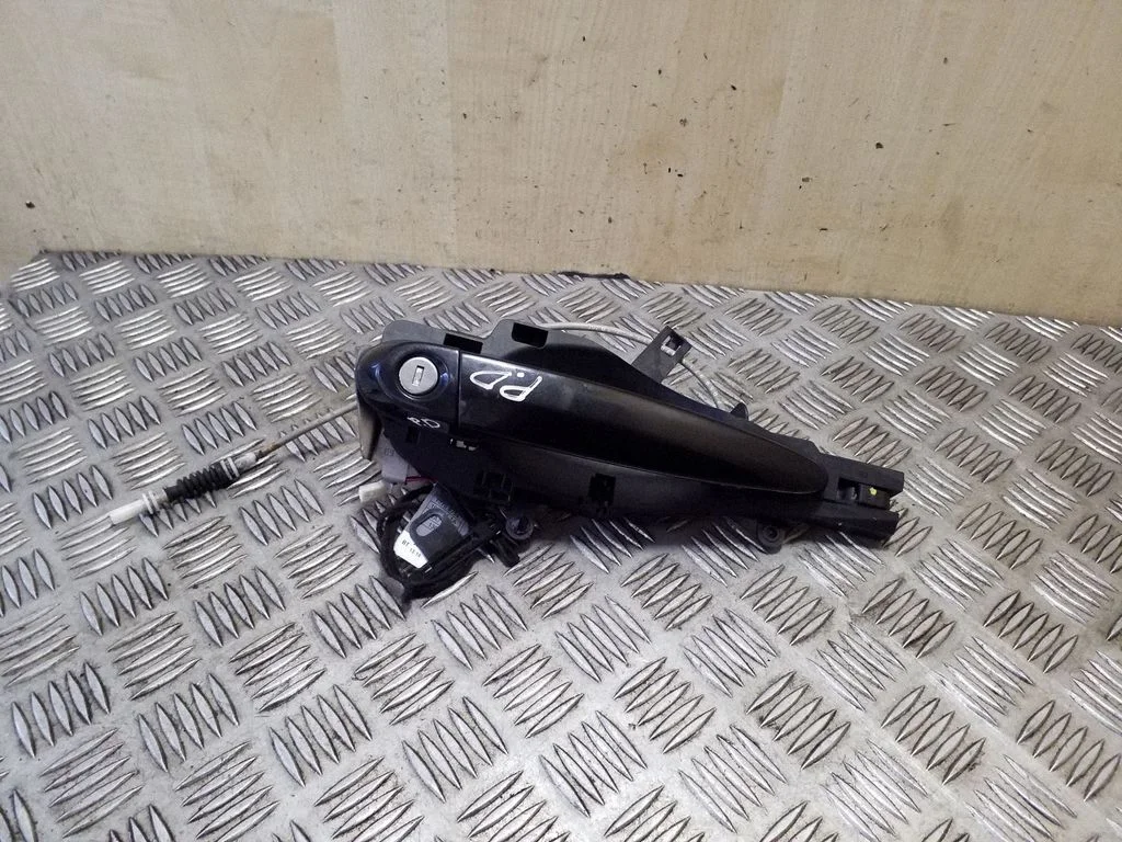 Esiukse välimine käepide 7184660