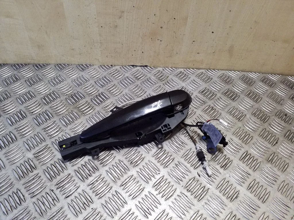 Esiukse välimine käepide 7184659