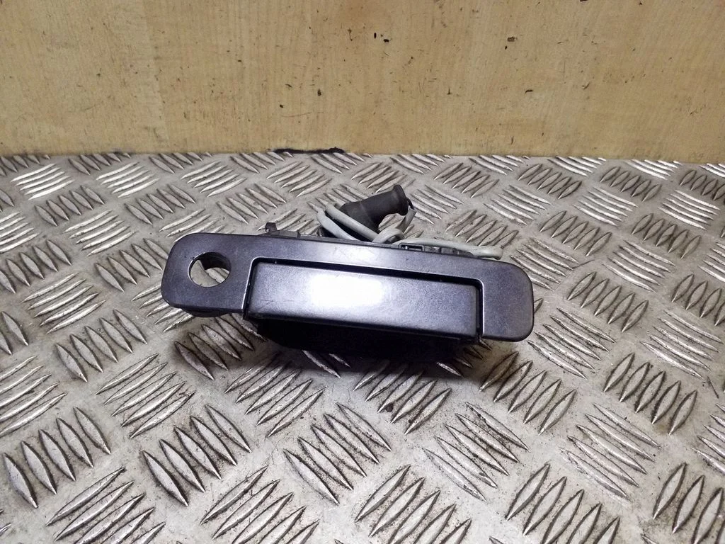 Esiukse välimine käepide 4A0837206