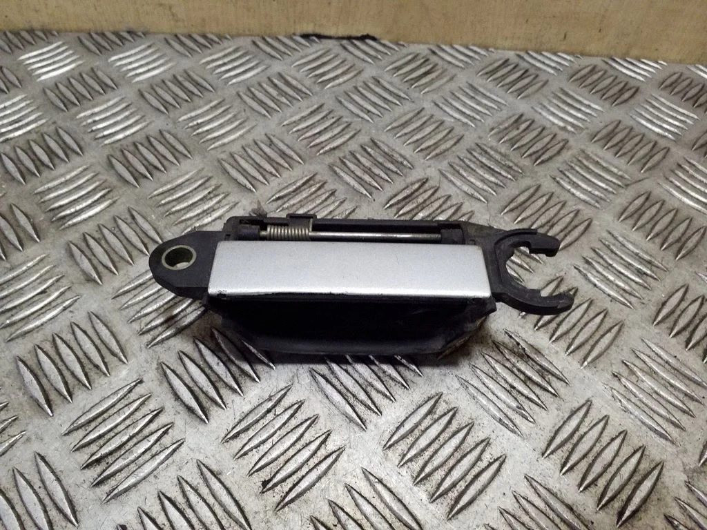 Esiukse välimine käepide 4A0837205D