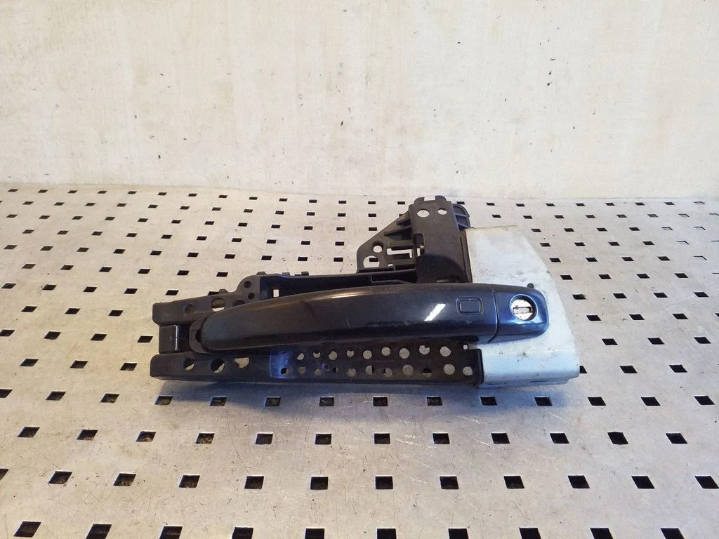 Esiukse välimine käepide 8T0837886A