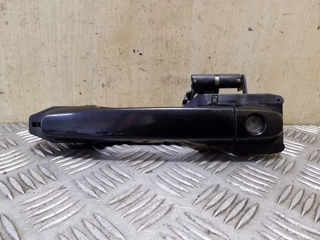 Front door exterior handle – left