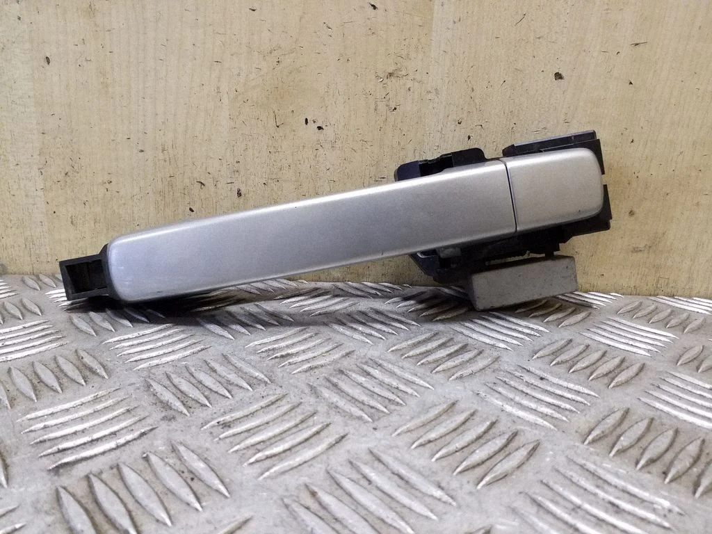Esiukse välimine käepide 80610EB300