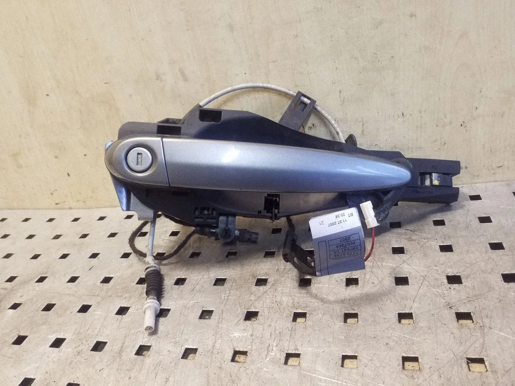 Front door exterior handle – right