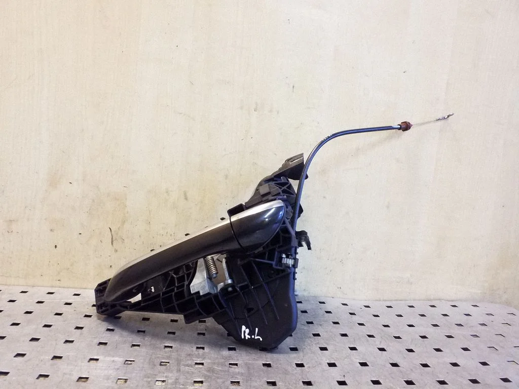 Esiukse välimine käepide A1647601734