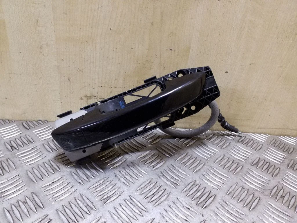 Esiukse välimine käepide 5N0837885H