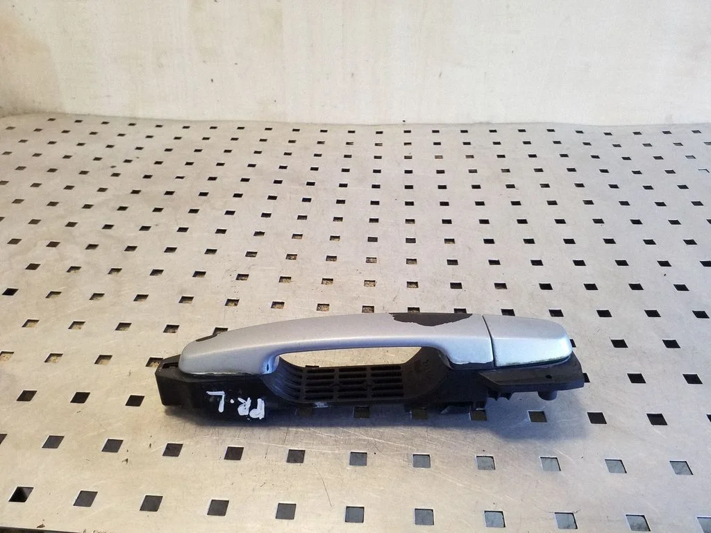 Front door exterior handle 2423032FL