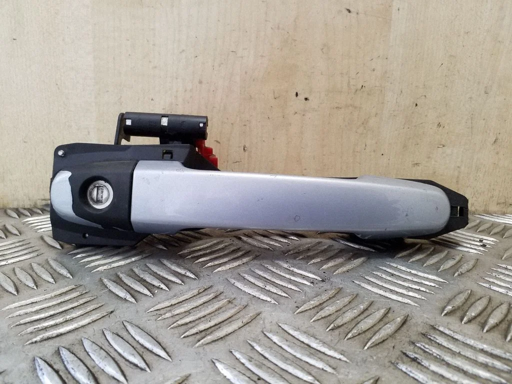 Front door exterior handle – right
