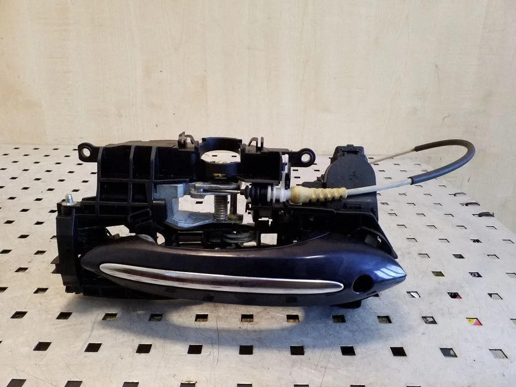 Esiukse välimine käepide – BMW 5-seeria F10 F11 (2009-2016)