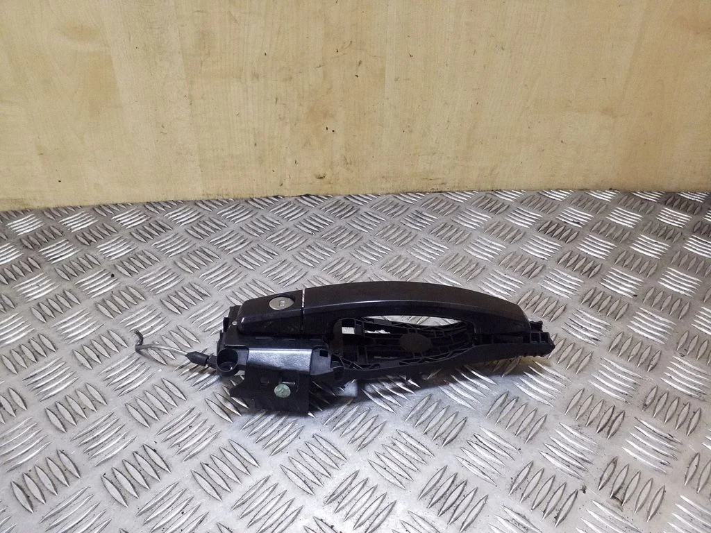 Front door exterior handle – right