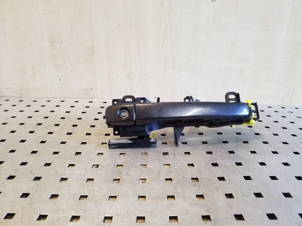 Front door exterior handle – front left