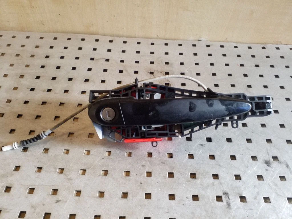 Esiukse välimine käepide 7321640