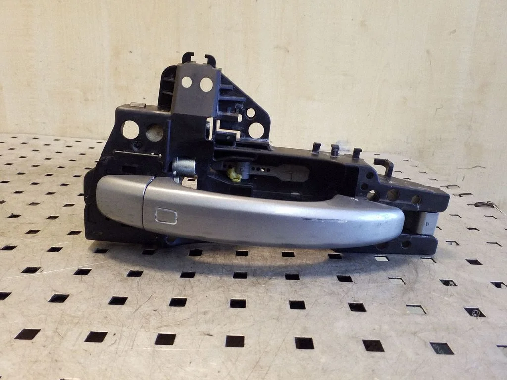Front door exterior handle 8T0837167A