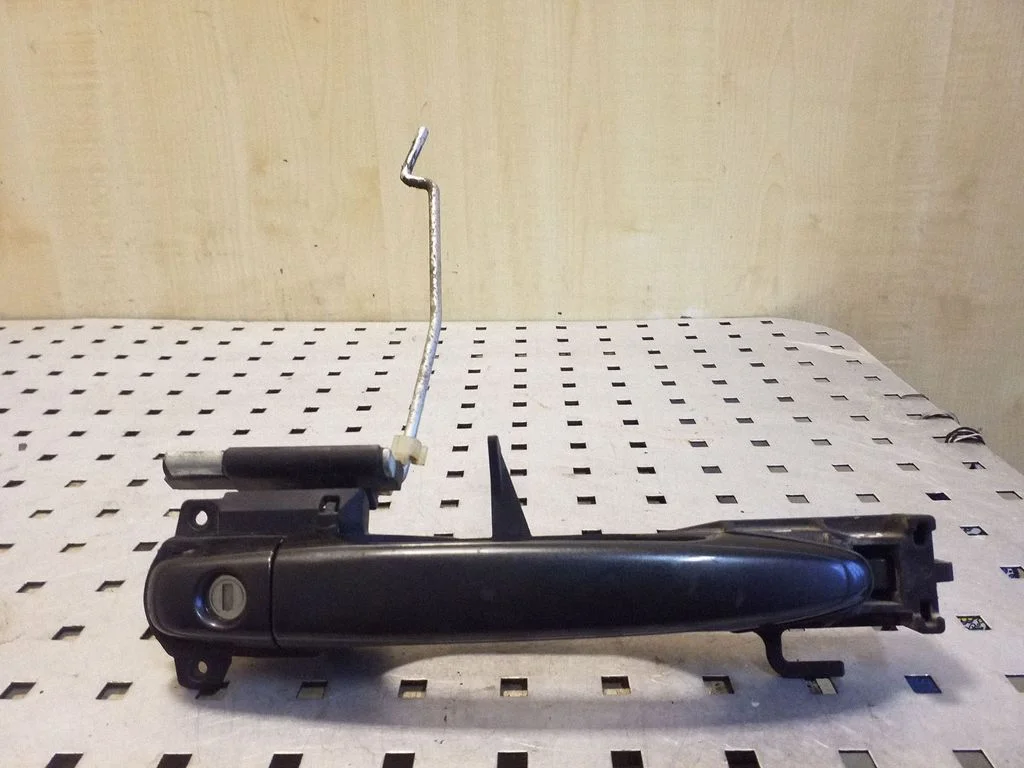 Front door exterior handle – right