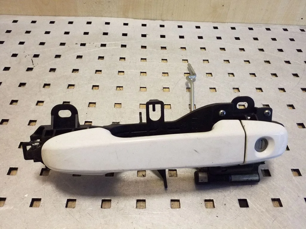 Front door exterior handle – right