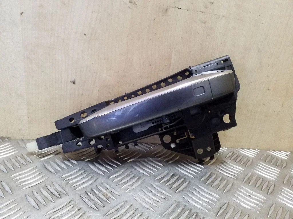Front door exterior handle 4H0837885 – Audi A8 S8 D4 4H (2010-2016)