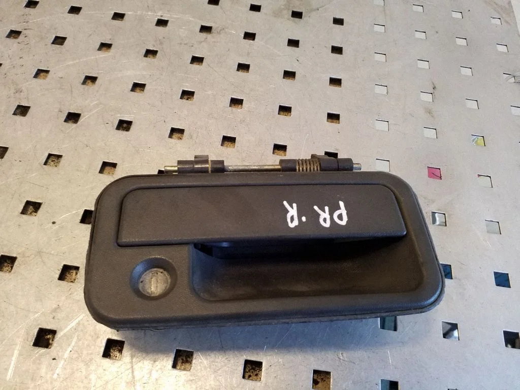 Front door exterior handle – right