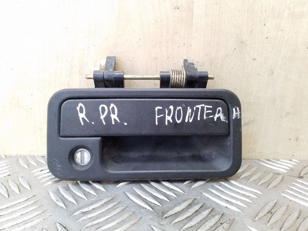 Front door exterior handle – right