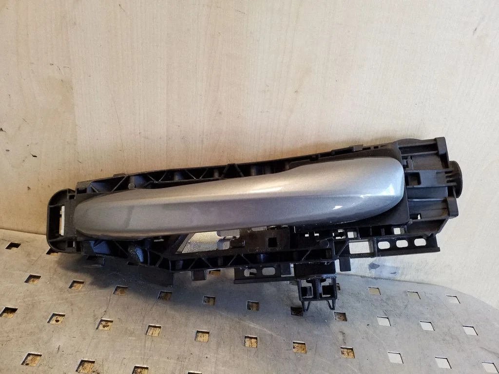 Klamka zewnętrzna drzwi przednich A0997601700