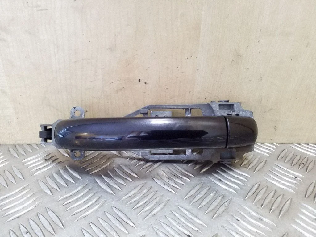 Klamka zewnętrzna drzwi przednich 7L0837885E