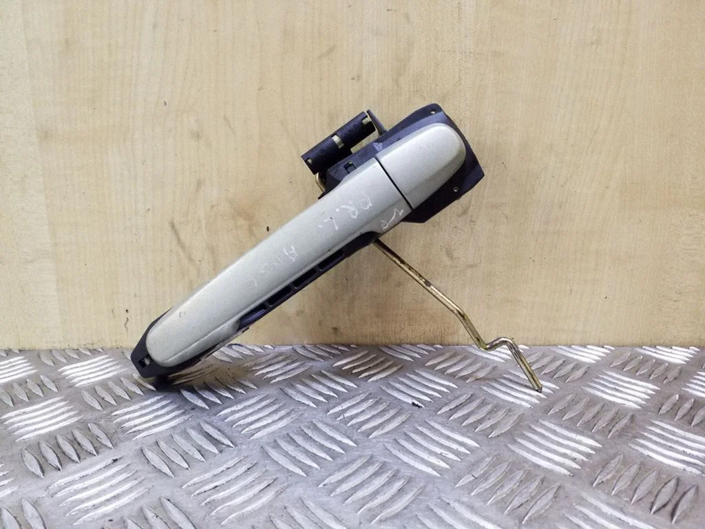 Front door exterior handle – left